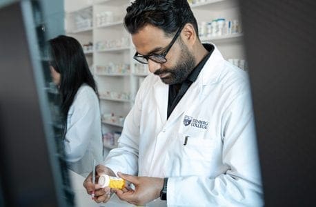 Start a career as a Pharmacy Technician with Stenberg College online program.